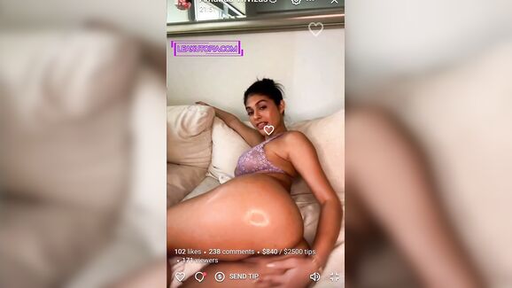 Amanda Trivizas Oils Her Big Ass Leaked